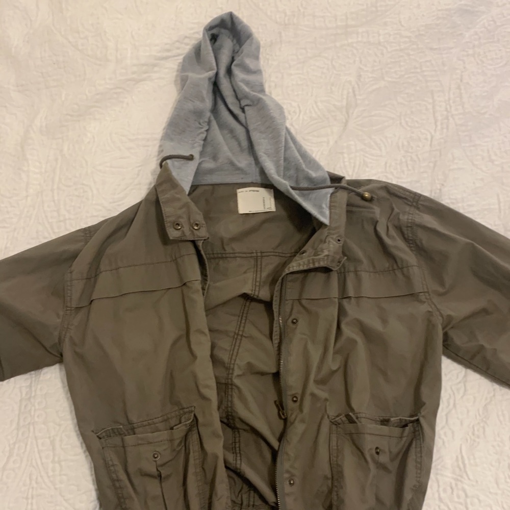 FOREVER 21 | OLIVE JACKET W/ GREY HOOD | LARGE